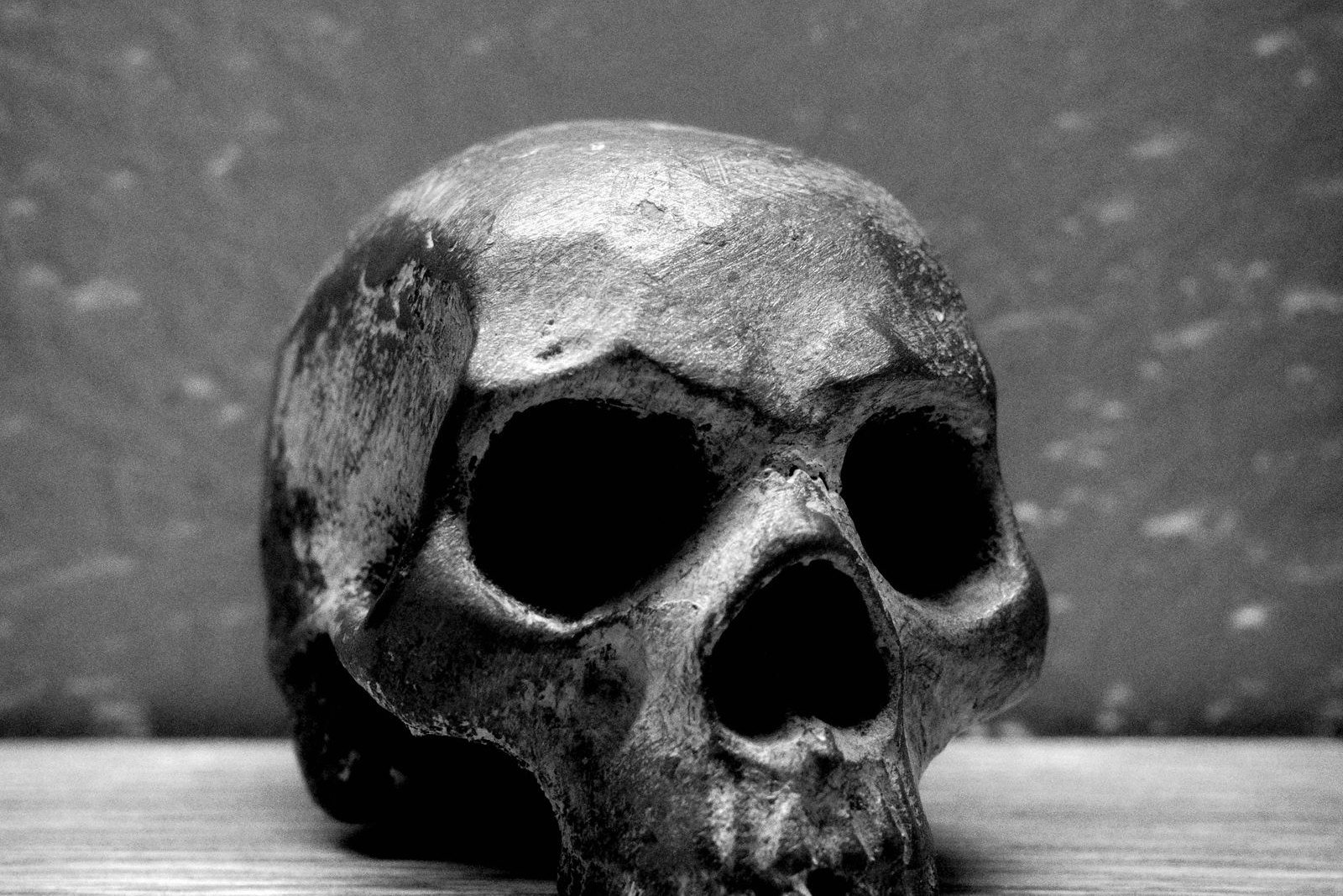 Тату Memento Mori: перевод, почему не «моменто море» и что бьют рядом